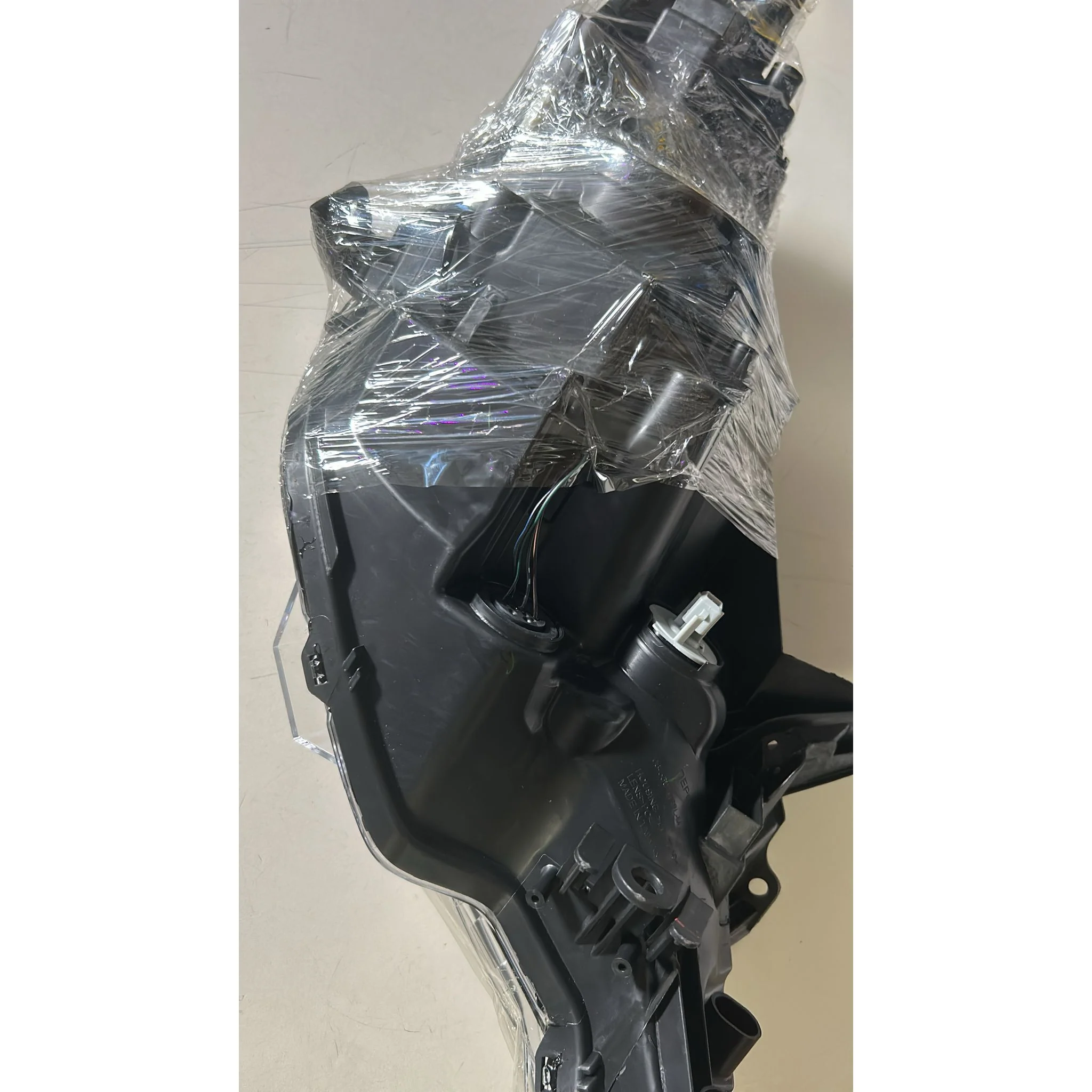 Linker koplamp Ligier(JS50/JS50 L/PH2/PH3) (Schade aan de bevestigingspunten)