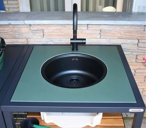 Dekton Feroe Groen met uitsparing voor kraan en wasbak